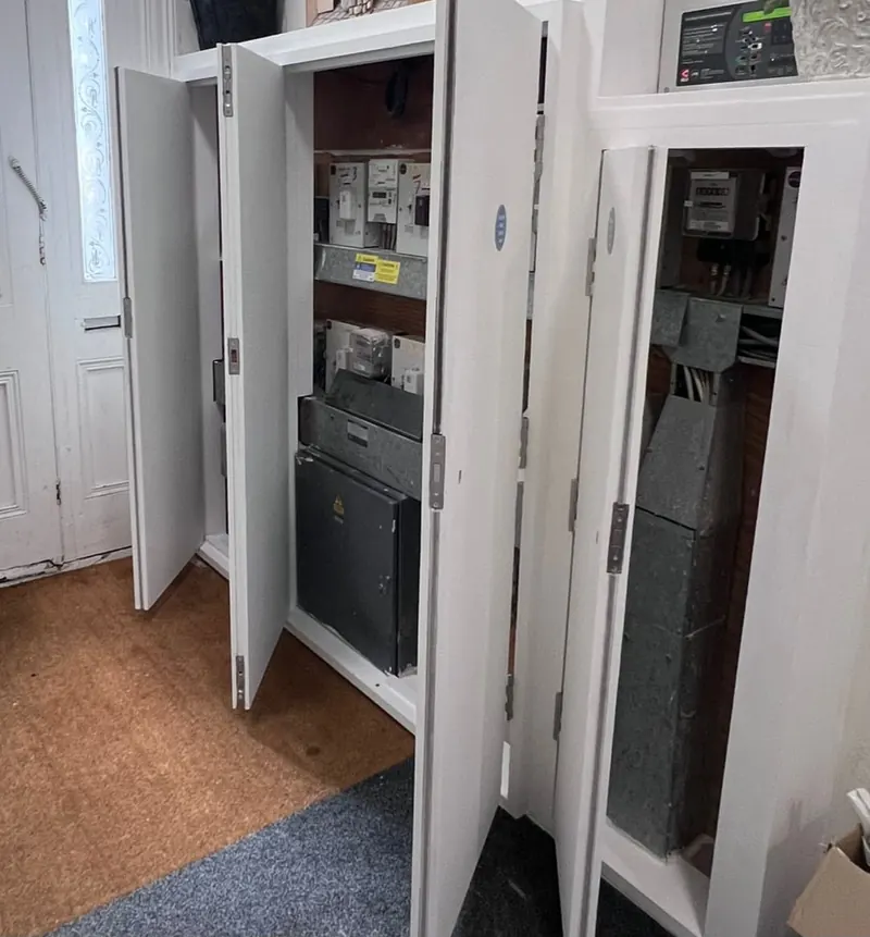 Meter cupboard with fire-rated doors